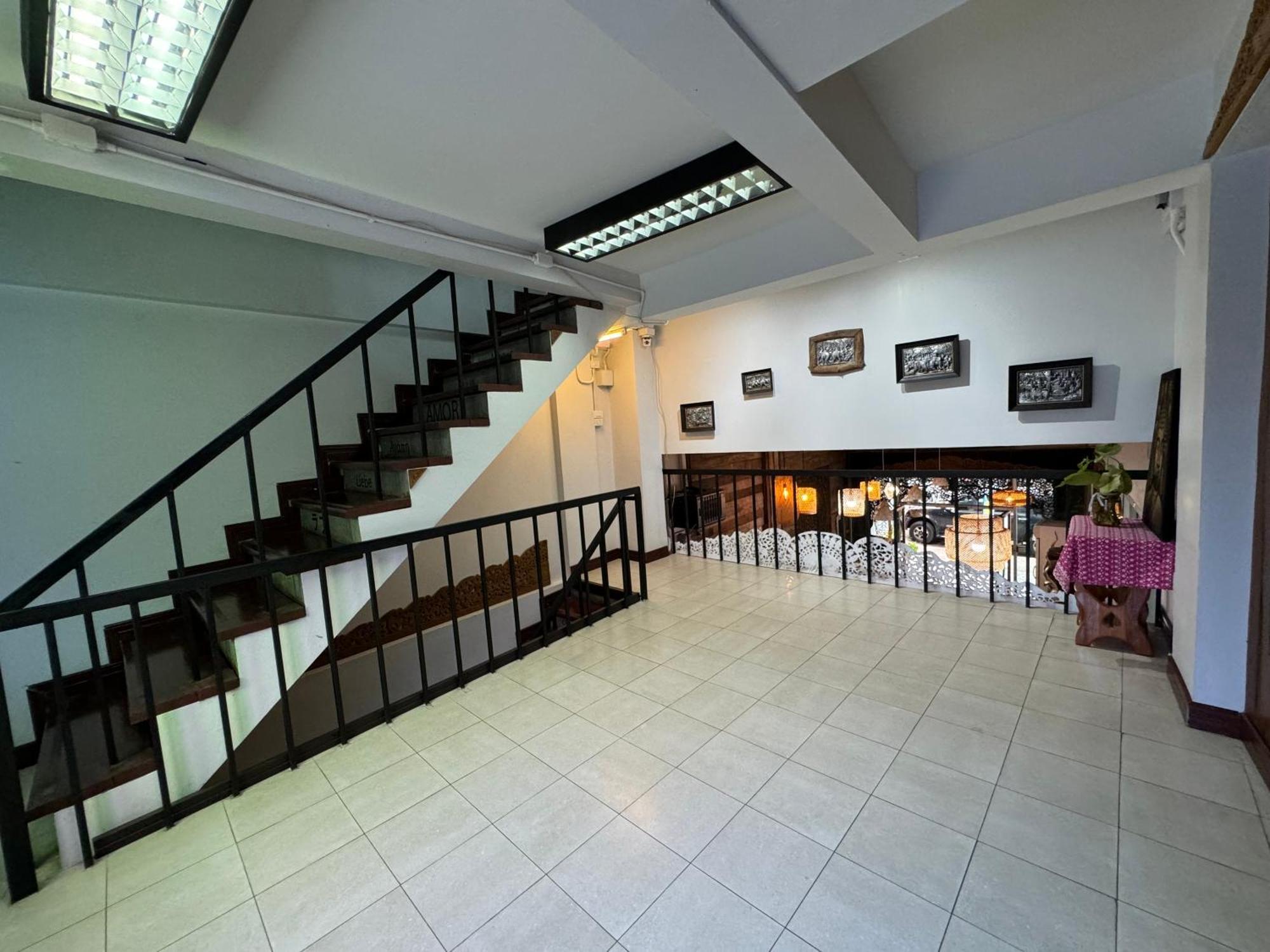 Retro At Phra Sing Guest House Чиангмай Экстерьер фото