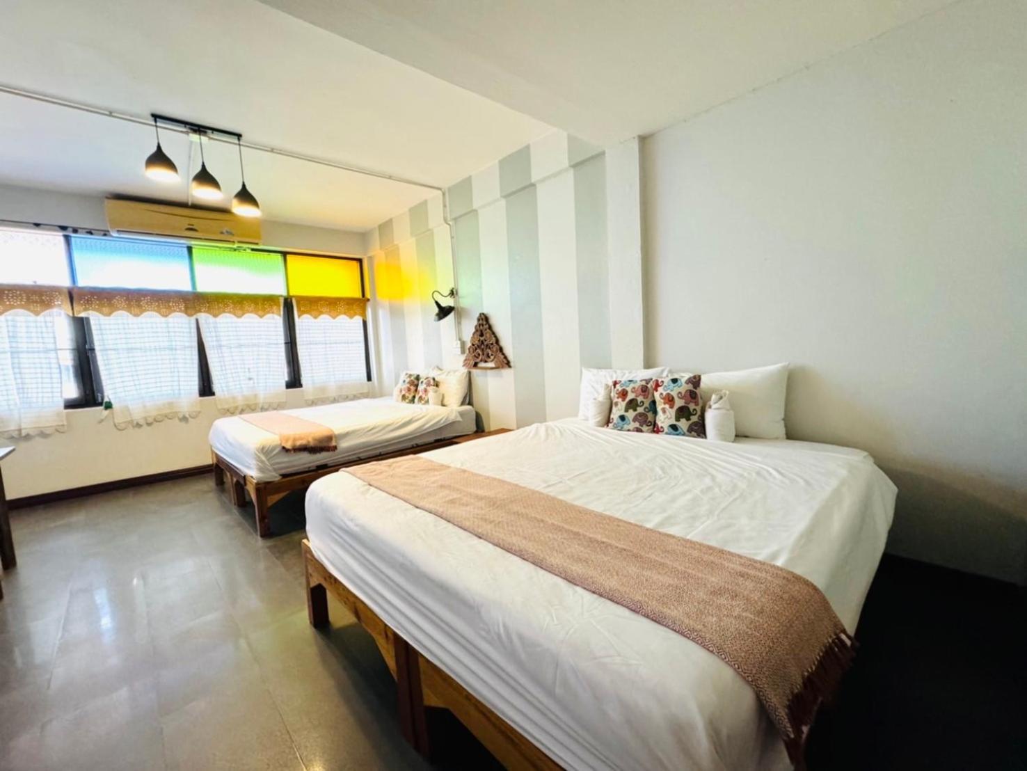 Retro At Phra Sing Guest House Чиангмай Экстерьер фото